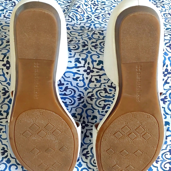 Naturalizer white and silver sandal flats women size 6.5M - Picture 4 of 10